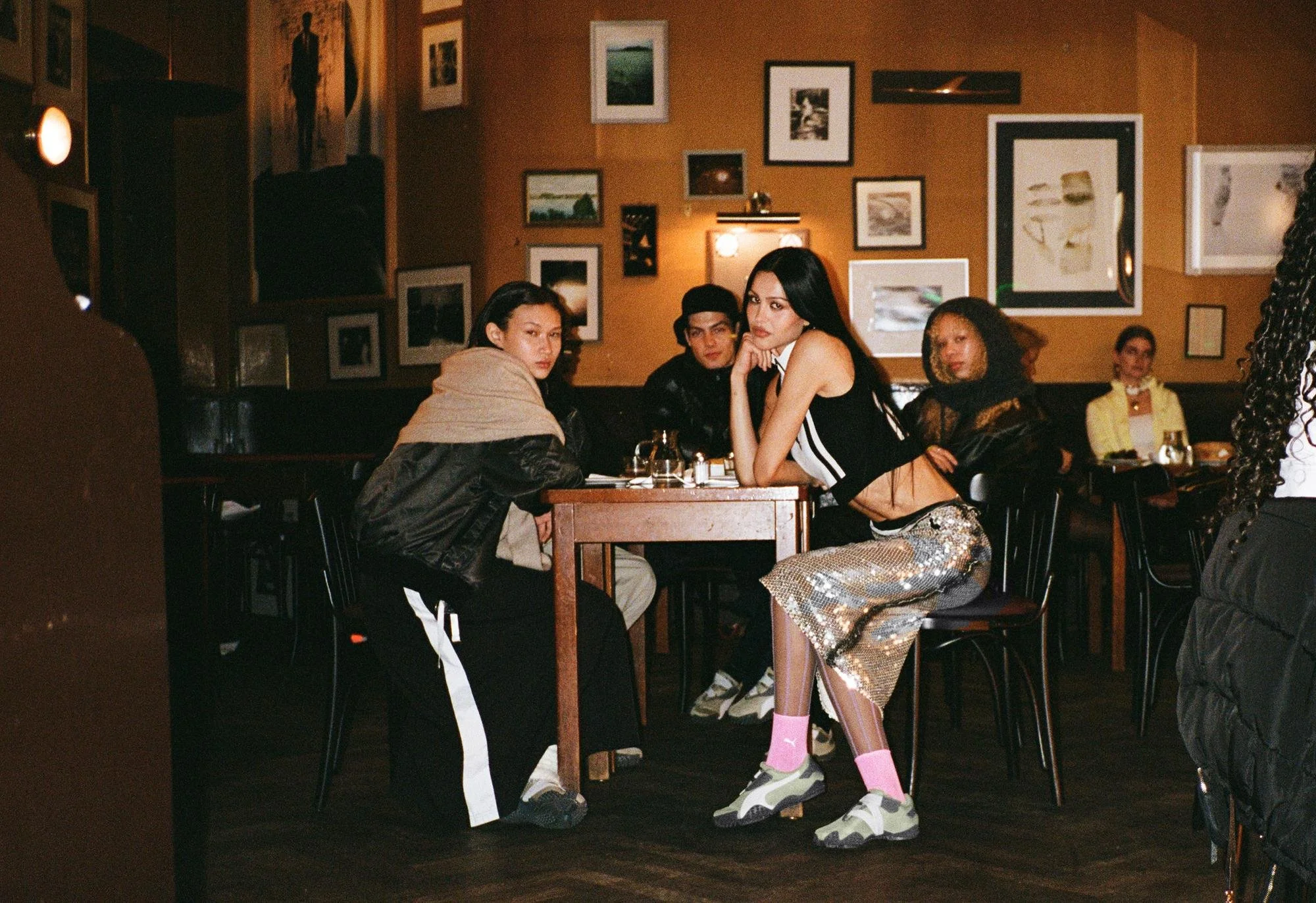 25AW_Social-BTS_SP_Mostro_Amelia-Glacial-Gray_000030590017_sRGB-sm.jpg