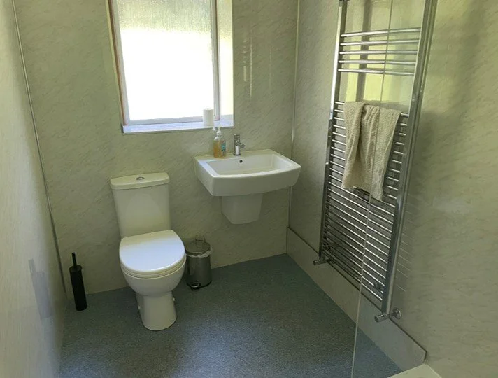 Bathroom 2.jpg