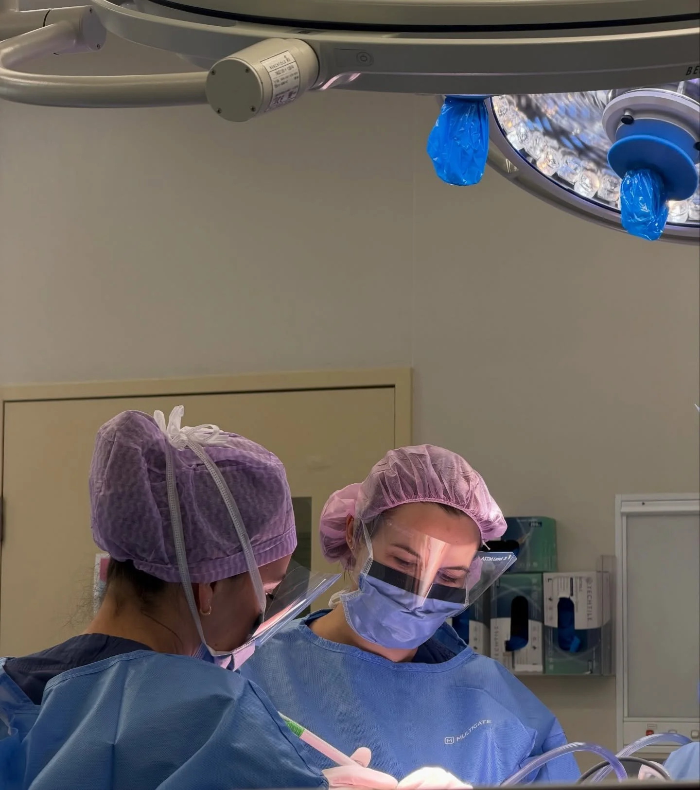 A full day of operating today! 💜

- excision of multiple skin cancers
- excision of skin cancer 
- carpel tunnel release 
- abdomen scar revision 
- bilateral upper and lower blepharoplasty &amp; abdomen liposuction

We hope everybody enjoys their w