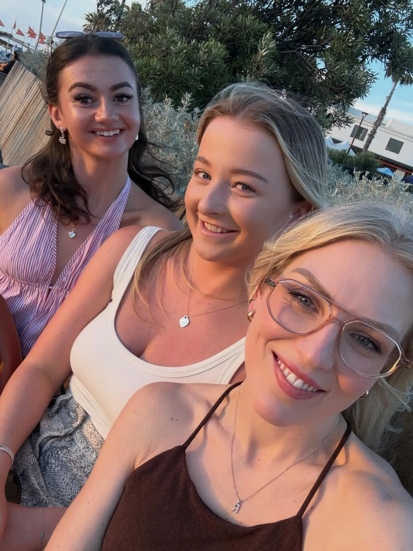 Dinner tonight with Joanna and Lily from the Aulive community.

Another reason I run Aulive ✨

Getting to listen to these incredible women&rsquo;s stories and see them so genuinely happy with the lives they&rsquo;re creating for themselves. Both Joan