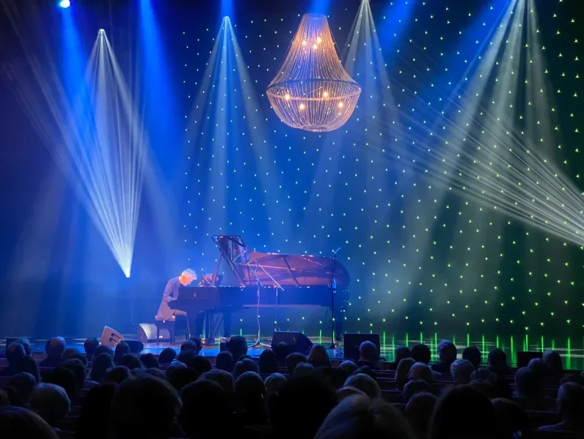 Jan Gunnar Hoff : STILLE LYS