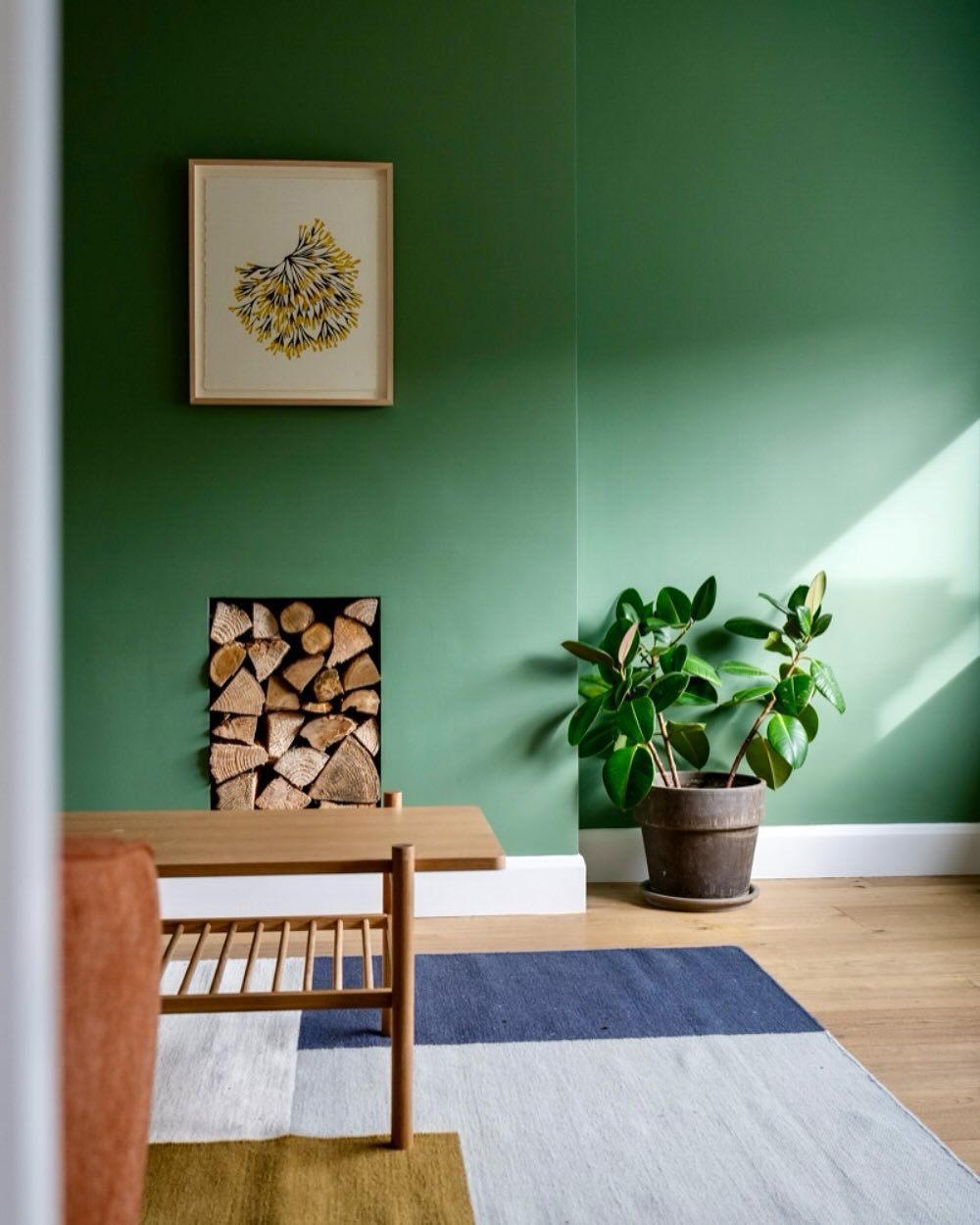 Hard to beat the rich green tones of this living room, chosen to create a cosy library feel. Colourful couch and rug adding to the vibrancy of the space.

This project was a collaboration with @thearchitects.ie and @lmd_build 

📸 - @johnny.mallin