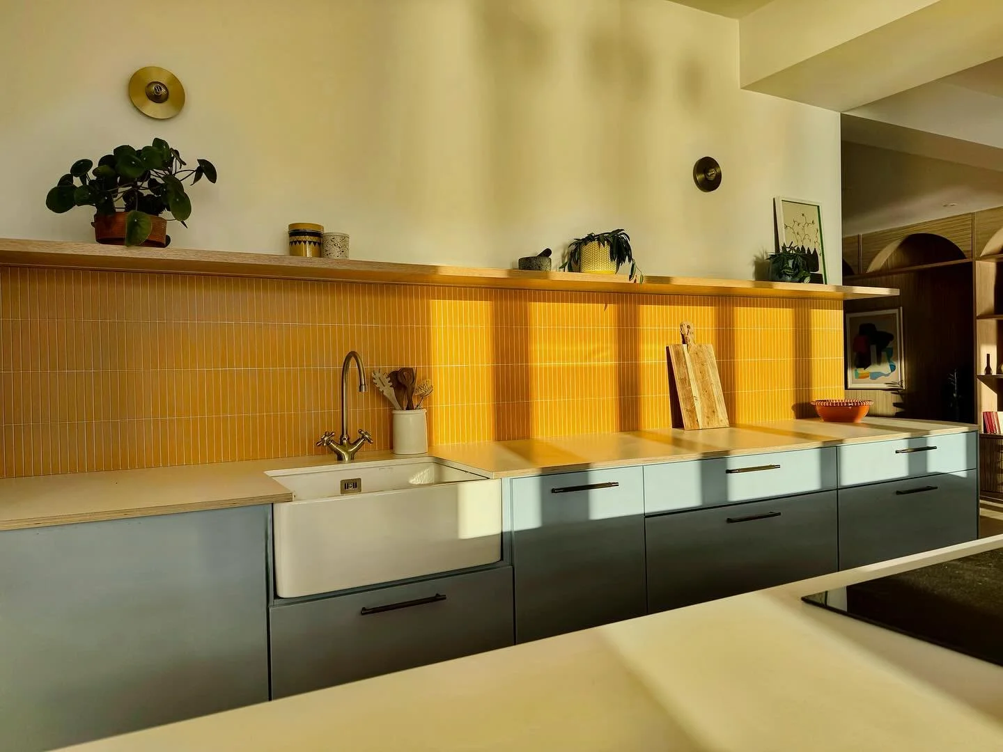 Choosing tiles for a new kitchen project today. It can be one of the most impactful choices in a kitchen. This mustard splashback is one of my favourites to date ☀️

#design #interiordesign #kitchedesign #interiordesigner #mustard #tiles