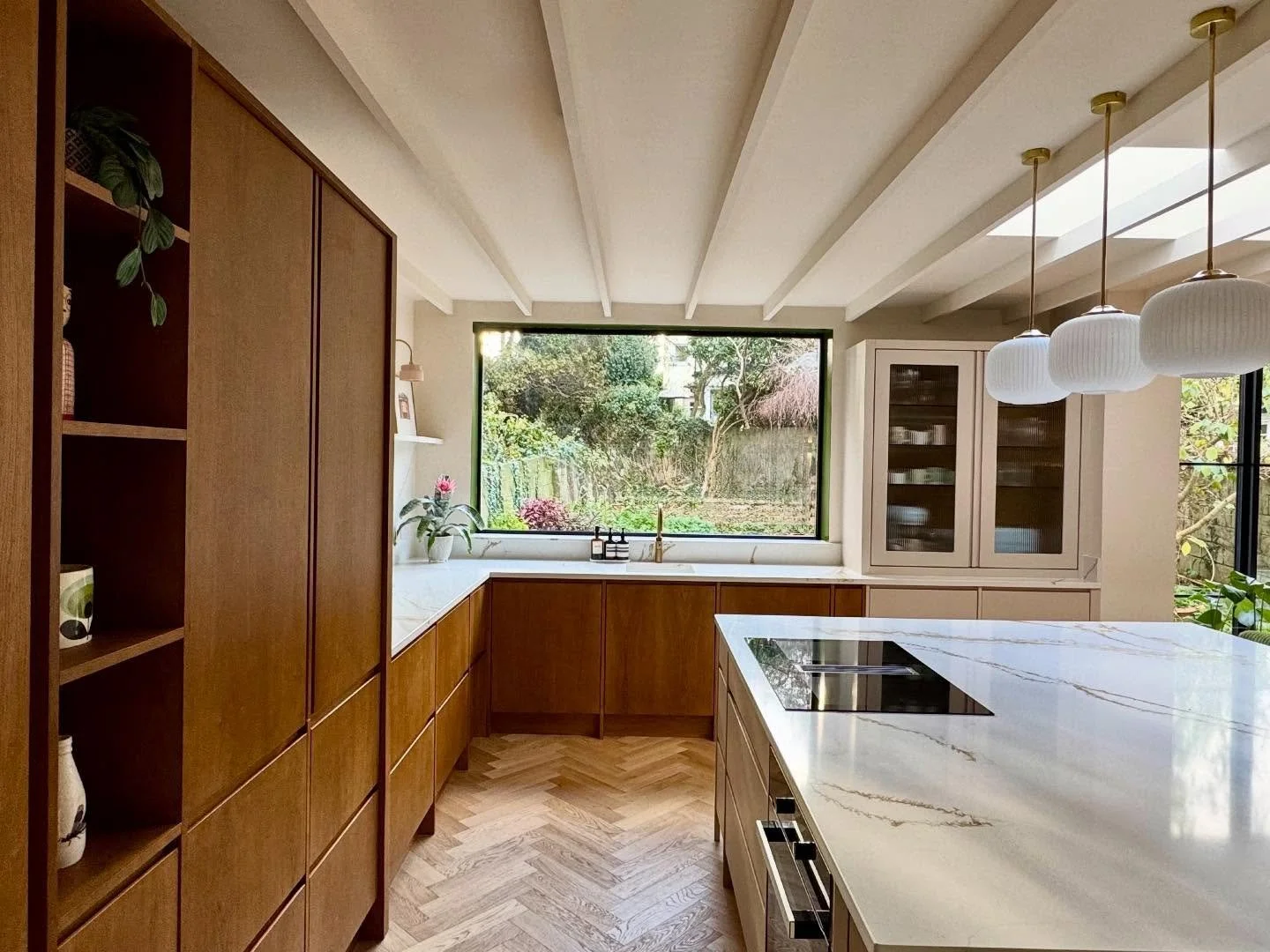 Garden view, Dalkey.
Project Completion : 2025
Kitchen Joinery : @brendankavanaghfurnitureltd 

#kitchendesign #bespokejoinery #interiordesign