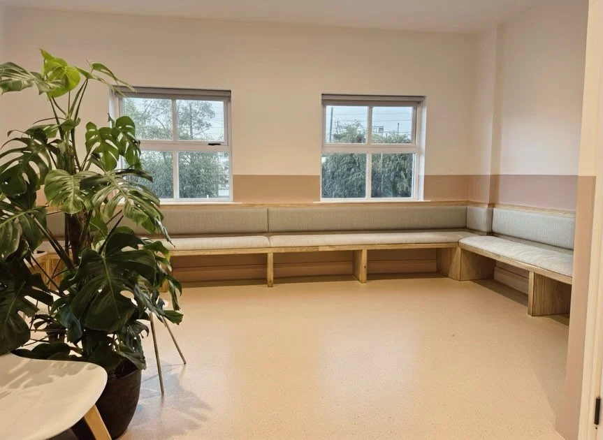 This dental waiting room redesign focused on a bright colour palette, comfortable new seating area, and added greenery to create a welcoming, more relaxed space. Swipe to see the before!

#dentaldesign #commercial