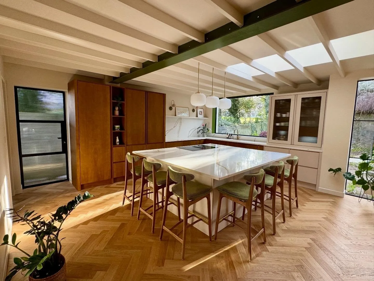 Wide angle, close up and detail shot of this gorgeous kitchen transformation. Love when the sun makes an appearance on shoot days. Swipe for the during and before!

#interiordesign  #irishinteriors #bespokekitchen #midcenturystyle #bespokejoinery