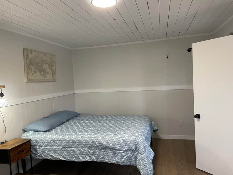 Cabin 5- Queen Bed