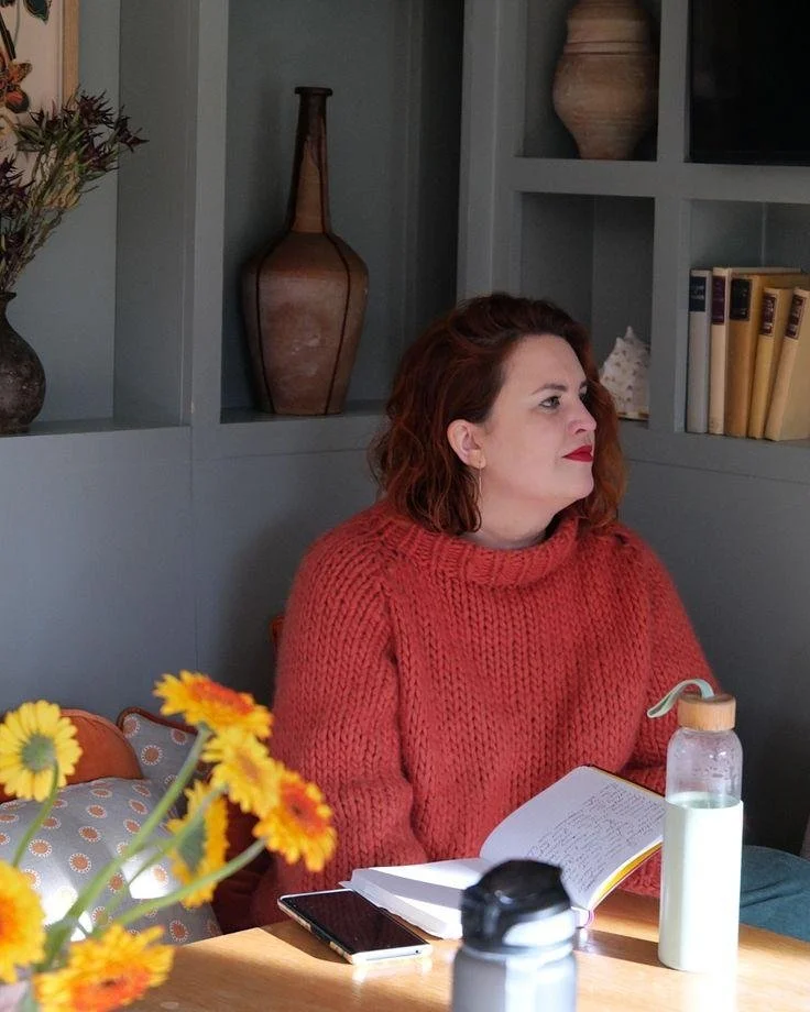One of our favourite corners, a light-filled spot to write, share meals and stories, and watch the garden change throughout the day.

#pyecorner #cotswoldsstay #countryescape #luxurycottage #stayincotswolds #slowstay #englishcountryside #weekendretre