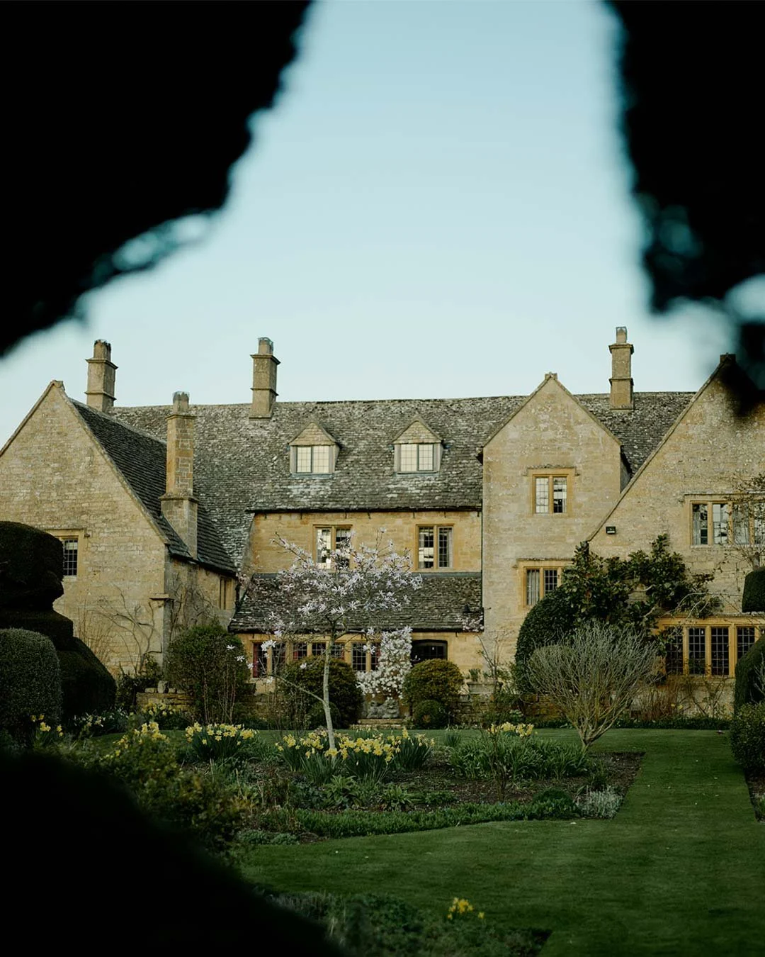 Nestled in the countryside, Pye Corner House is the perfect mix of peace and convenience. It&rsquo;s just a short walk into the heart of Broadway village. Whether you&rsquo;re celebrating a milestone or simply pressing pause, it&rsquo;s the ideal spo