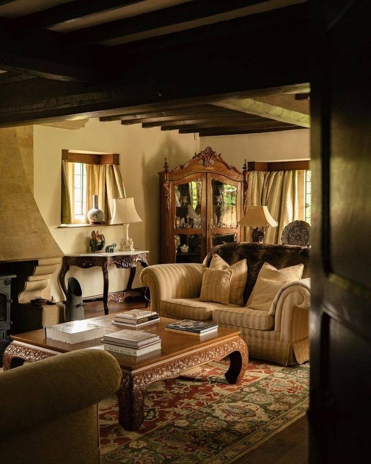 Gather the family, sink into the luxurious sofas, warm up by the fire, and let the conversation flow. 
.
.
.
.
#PyeCorner #Cotswolds #CotswoldStay #CountrysideEscape #cosycotswolds