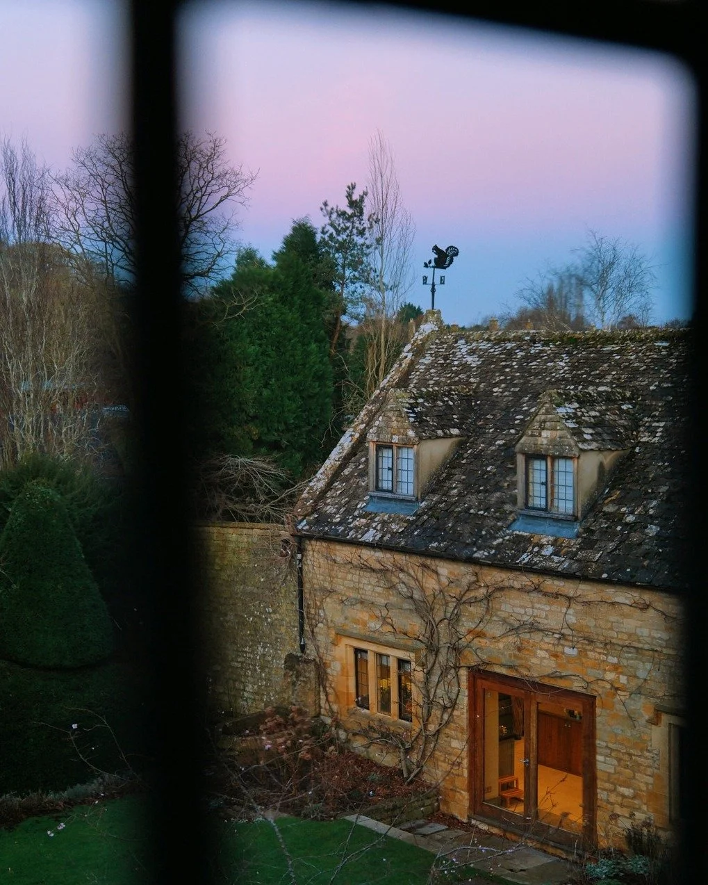 Pretty pink sunset over Pye Corner House. 
.
.
.
.
#Cotswolds #CotswoldStay #CountrysideEscape #englishcountryside