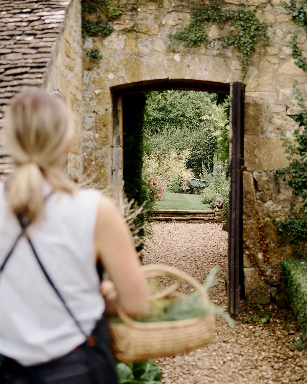 Take a wander around the garden and you'll find rosemary, fennel, thyme and plenty of other wonderful things just waiting to find their way into your cooking.
.
.
.
.
#CotswoldsLife #CotswoldsGarden #GardenToTable #HerbGarden #CotswoldsLiving