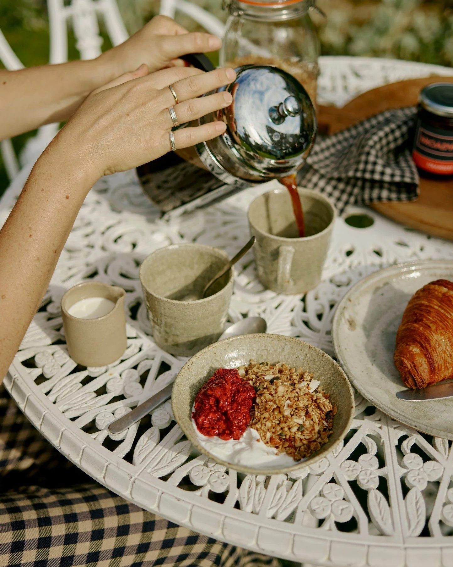 Breakfast in the garden with fresh coffee, croissants and local jam picked up from @broadwaydeliuk. The Cotswolds coming into spring. Nothing else needed.
.
.
.
.
#CotswoldsLife #CotswoldsSpring #LocalDeli #MorningCoffee #GardenBreakfast