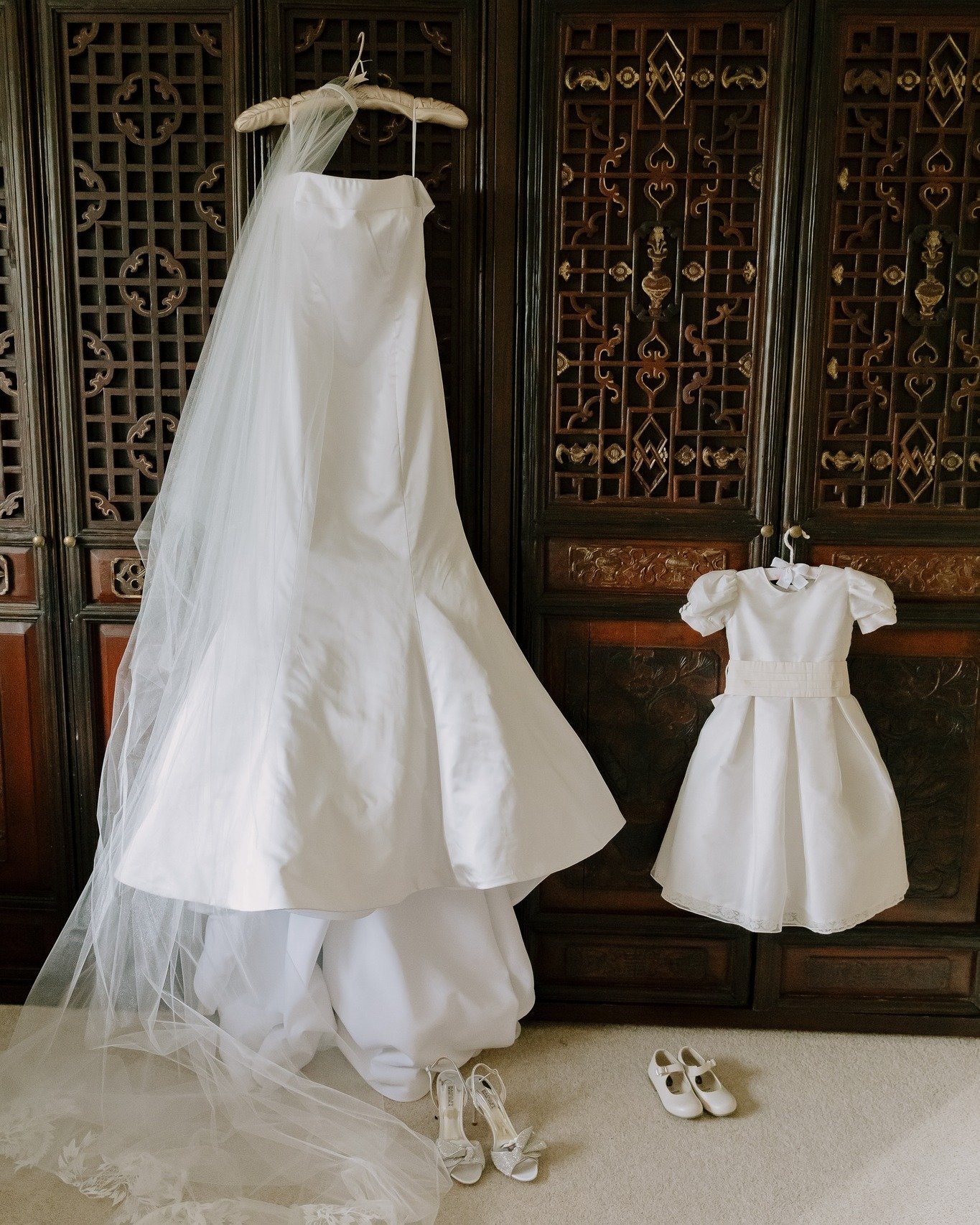 There is nowhere more romantic for a Cotswolds wedding. Two beautiful churches sit less than five minutes away, and with luxurious interiors and two acres of walled gardens, Pye Corner House makes for one of the most distinctive and memorable wedding