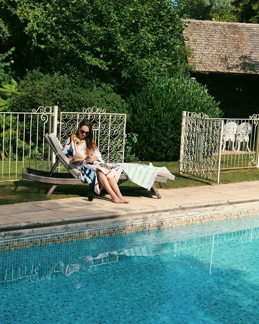 Bring a book, a towel. Lounge for hours, changing only when the sun does. Somewhere in the distance, sheep bleat. This is summer in the Cotswolds.

Summer dates have opened up. Enquire now
.
.
.
.
#broadwaycotswolds #cotswoldholiday #englishcountryho