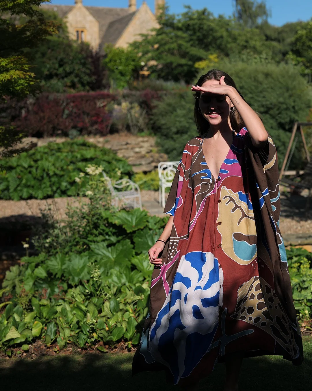 Kaftan weather. On a hot summer day in the Cotswolds, there is genuinely nothing else worth wearing.

Kaftan by @lisakinglondon 
.
.
.
.
#broadwaycotswolds #cotswoldholiday #englishcountryhouse #visitcotswolds #summerstyle