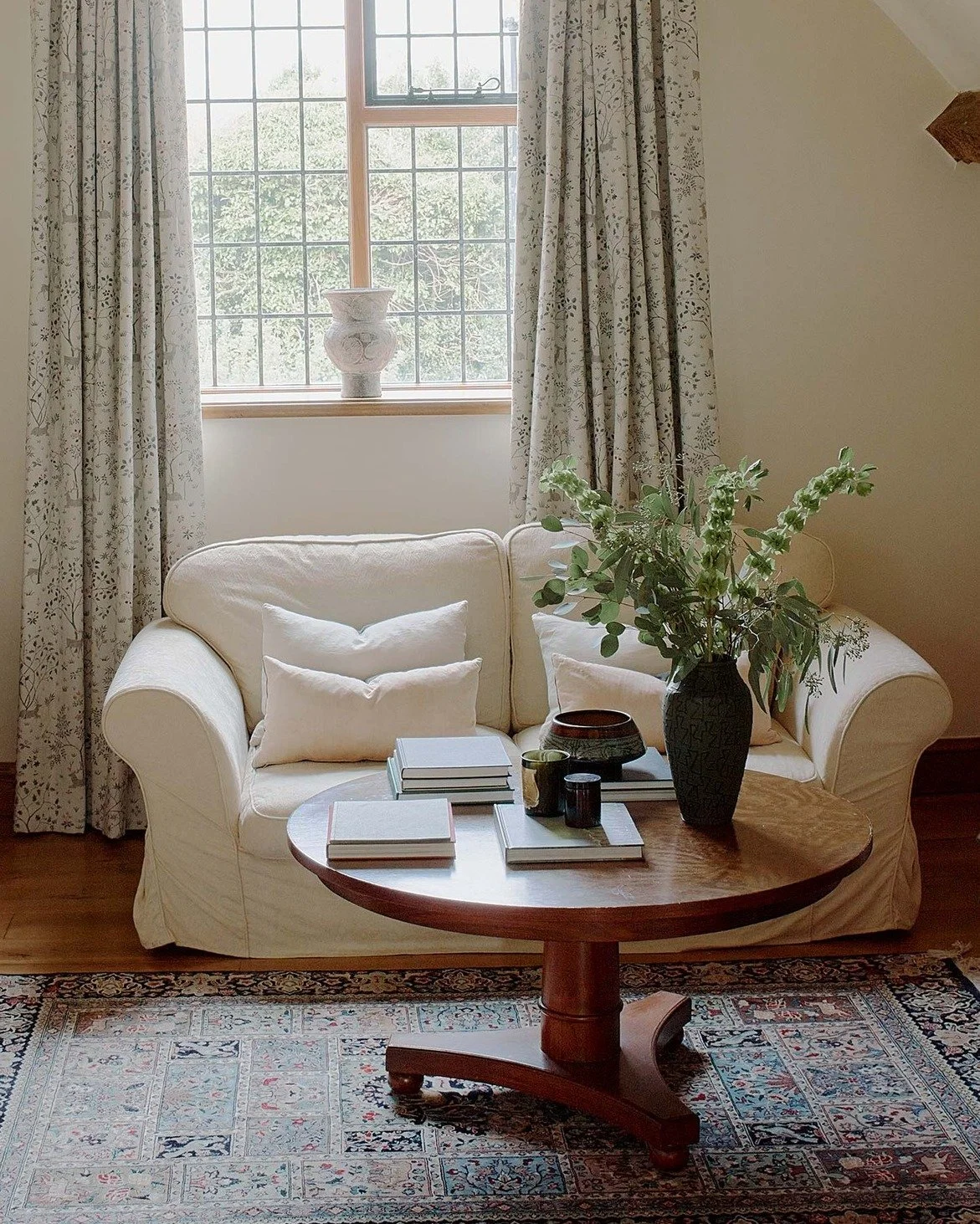 Oak beams. A private staircase. 

The two-bedroom apartment sleeps four, one double and one twin, with an open-plan sitting room and fully equipped kitchen all to yourselves. Best suited to older children and adults.

An addition to your stay at Pye 