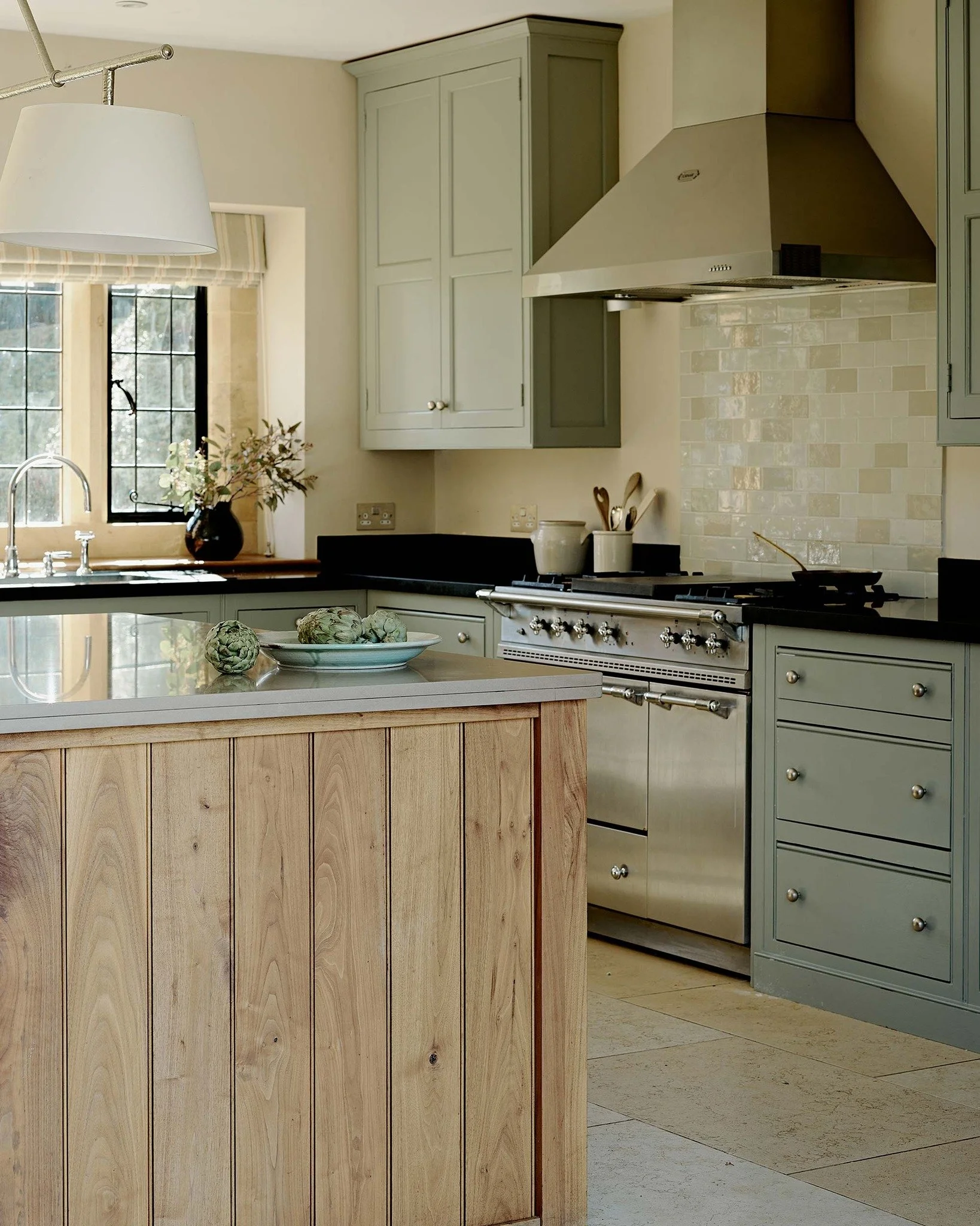 The Pye Corner kitchen isn't just for show. Fully equipped for anyone who wants to cook their own feast, or if you'd rather not lift a finger, we can bring in a private chef to do it for you. Either way, you eat well. 
.
.
.
.
#SelfCatering #PrivateC
