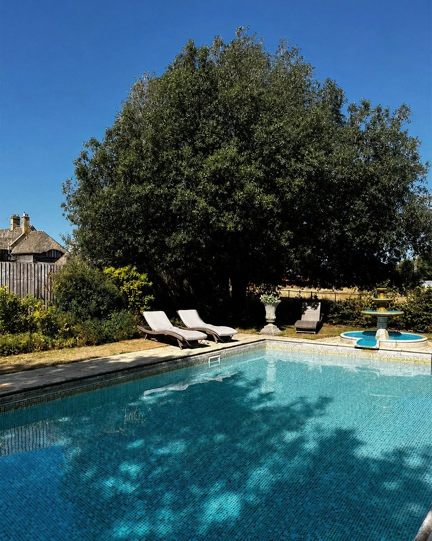 August might be coming to an end, but now's the time to start thinking about next summer. Book early so you don't miss out on your very own home in the Cotswolds, complete with a swimming pool and the privacy of a two acre garden.
.
.
.
.
#CotswoldsP