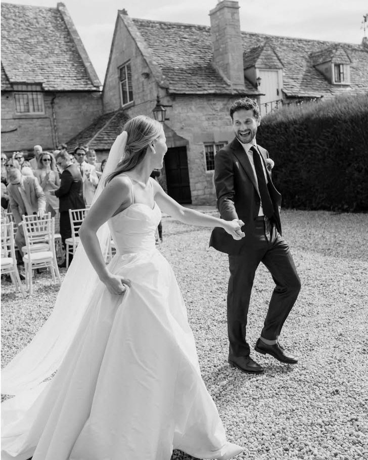 We are thrilled that @sarah__castle and Ollie chose Pye Corner for the backdrop of their special Cotswolds wedding. Every part of Pye came to life, from the ceremony on the gravel driveway, to a marquee on the lawn and dancing into the night. 

Weddi