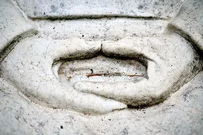 Mudra hands in zazen