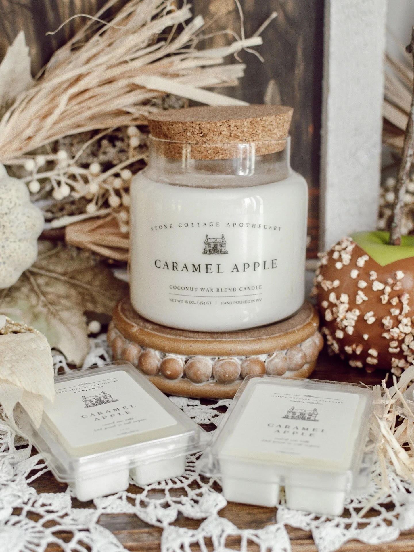 🍏Caramel Apple - one of my personal favorites every year. An iconic fall scent with notes of apple, sweet caramel and apple cider blended with caramelized sugar and spice. 

Come shop it at Fall at The Round Barn today from 9-5! @vintage_and_made_ma