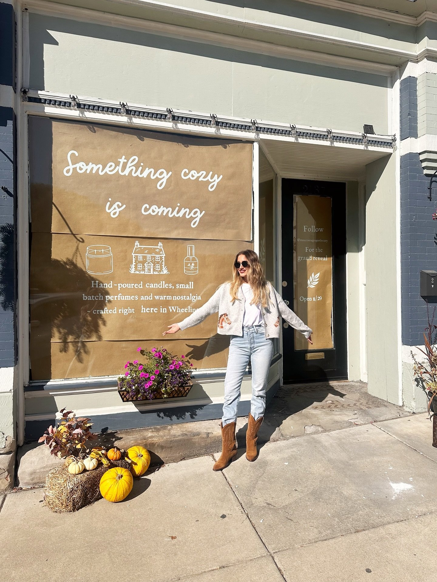 Something cozy is coming to 2137 Market street 11/29 🤩. 

Huge shoutout to my dear friend @rachyrach324 for swinging into acting when I showed her a mockup of these window coverings and she literally made it happen so fast! 

I&rsquo;ll share an upd