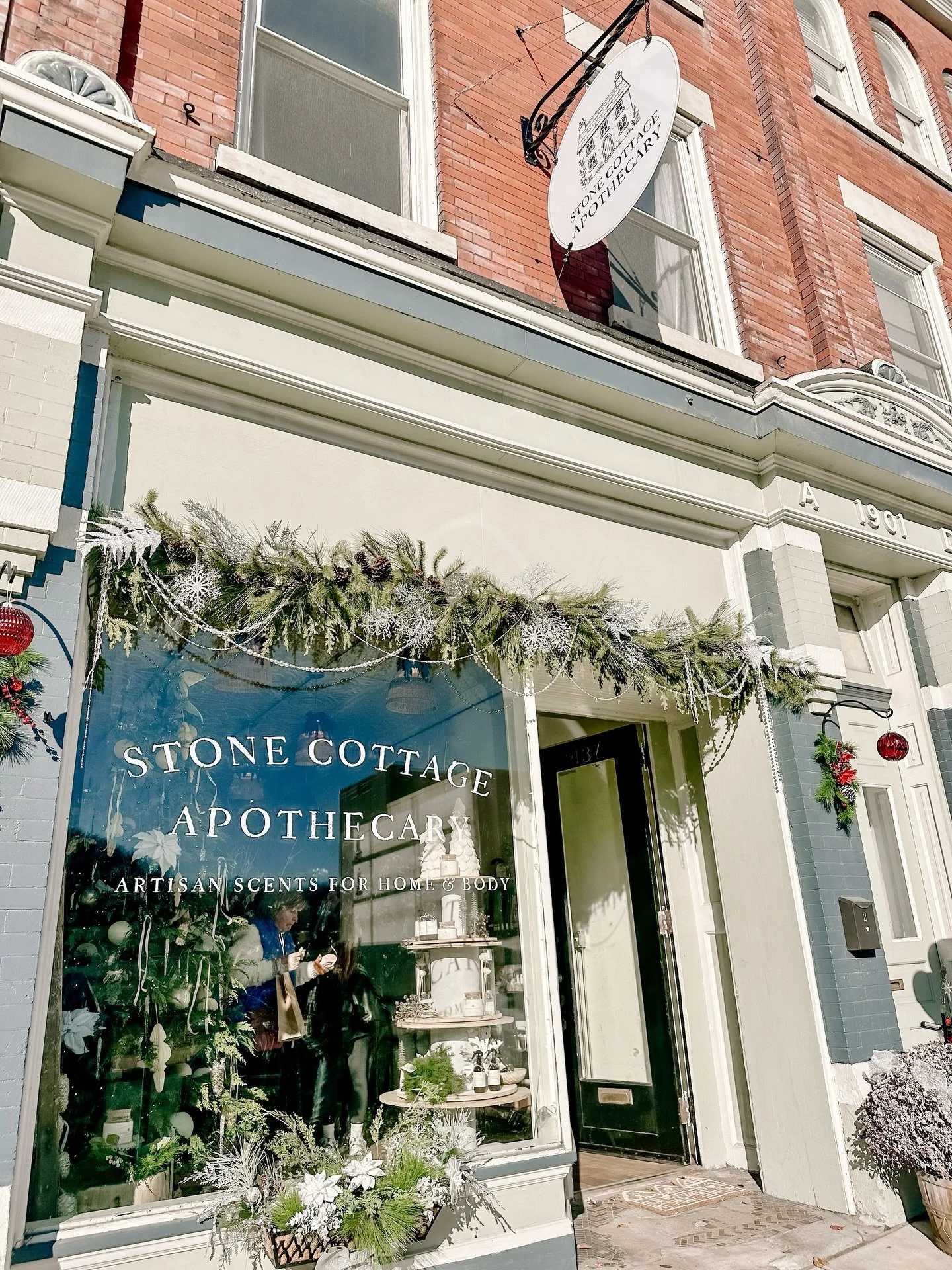 File this under views that will never get old 🫶🏻. 

💃🏼Ladies night is this Wednesday in Centre Market and we will be open late (until 7) for the festivities! Bringing back the Sparkling White Christmas drink from opening day and some other fun su