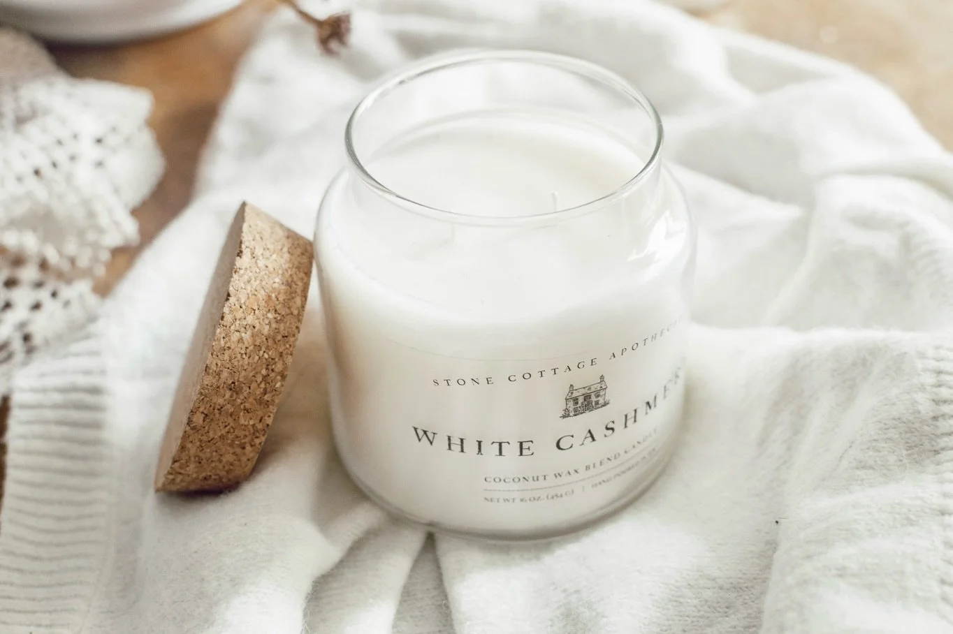 Are you a part of the white cashmere fan club? ✋🏻 This creamy scent is perfect for creating maximum cozy vibes year round. 
⠀⠀⠀⠀⠀⠀⠀⠀⠀
☁️ Wrap yourself in understated warmth with White Cashmere &mdash; a creamy, comforting blend that&rsquo;s cozy wit