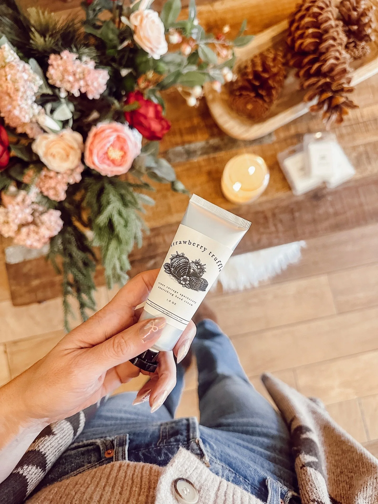Little everyday luxuries are how we romanticize our lives. 🍓🤍
Strawberry Truffle is our Valentine&rsquo;s Day hand cream &mdash; a small indulgence that turns an ordinary moment into something sweeter.
