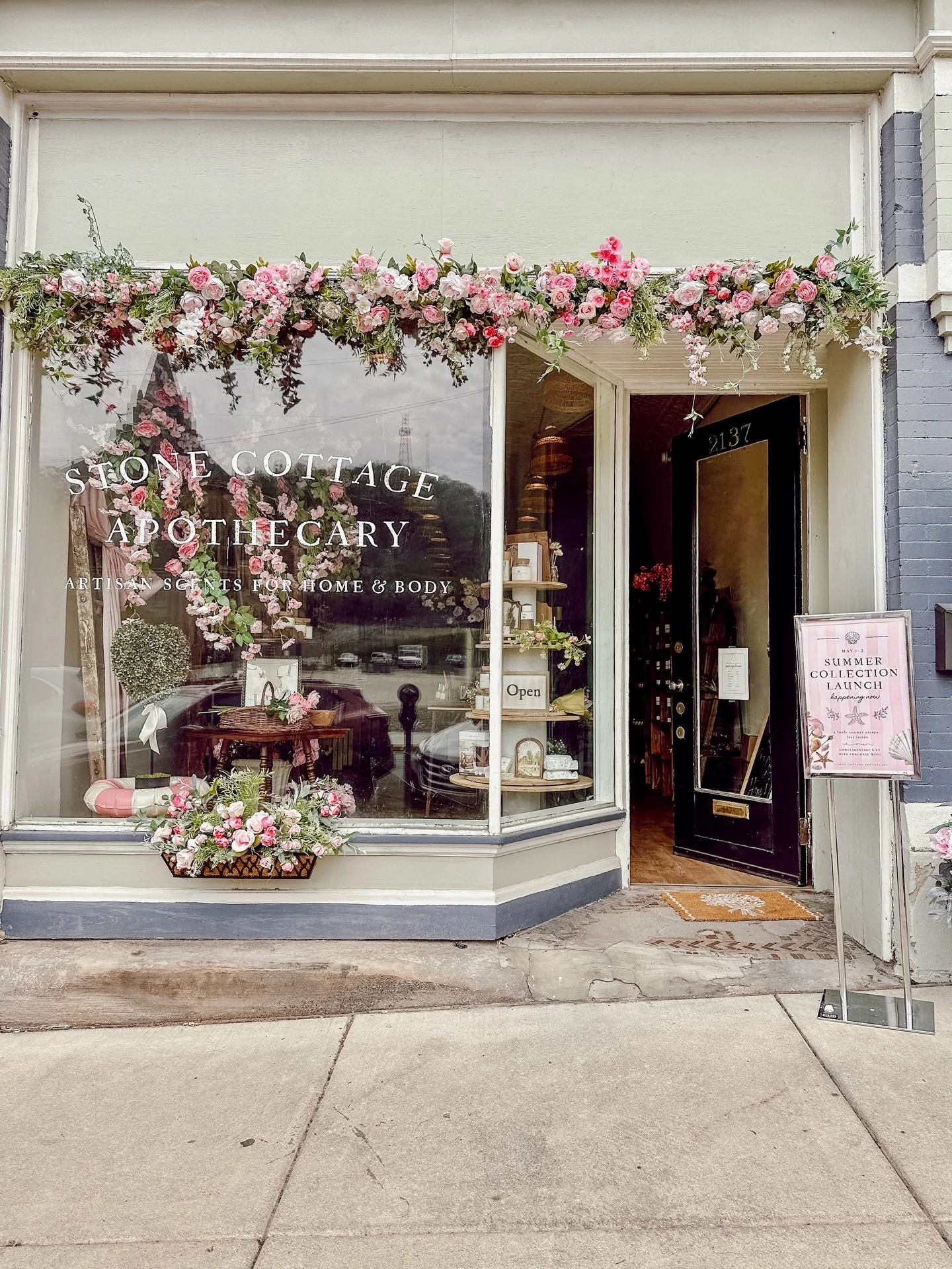 Summer Launch 🐚🥥 is happening now through Saturday!! 

Open until 5 tonight with fun treats and special gifts with purchase 🪷