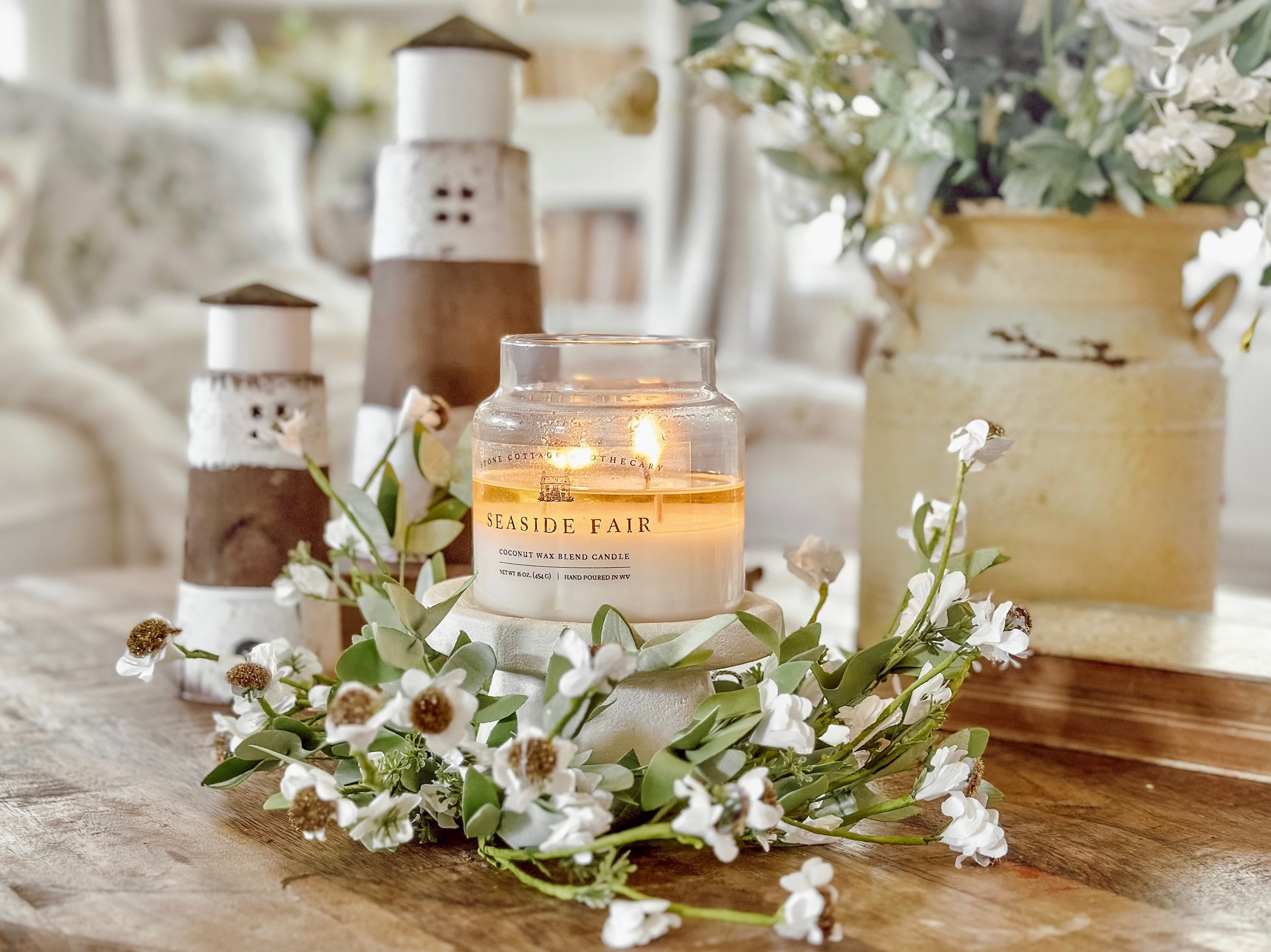 I think it&rsquo;s safe to say that Seaside Fair has become a new fan favorite! This is one of the coolest scents, and it&rsquo;s always fun to see reactions to this one in store. 

🌊🎡🎠 A warm breeze drifts in from the shore, carrying the scent of