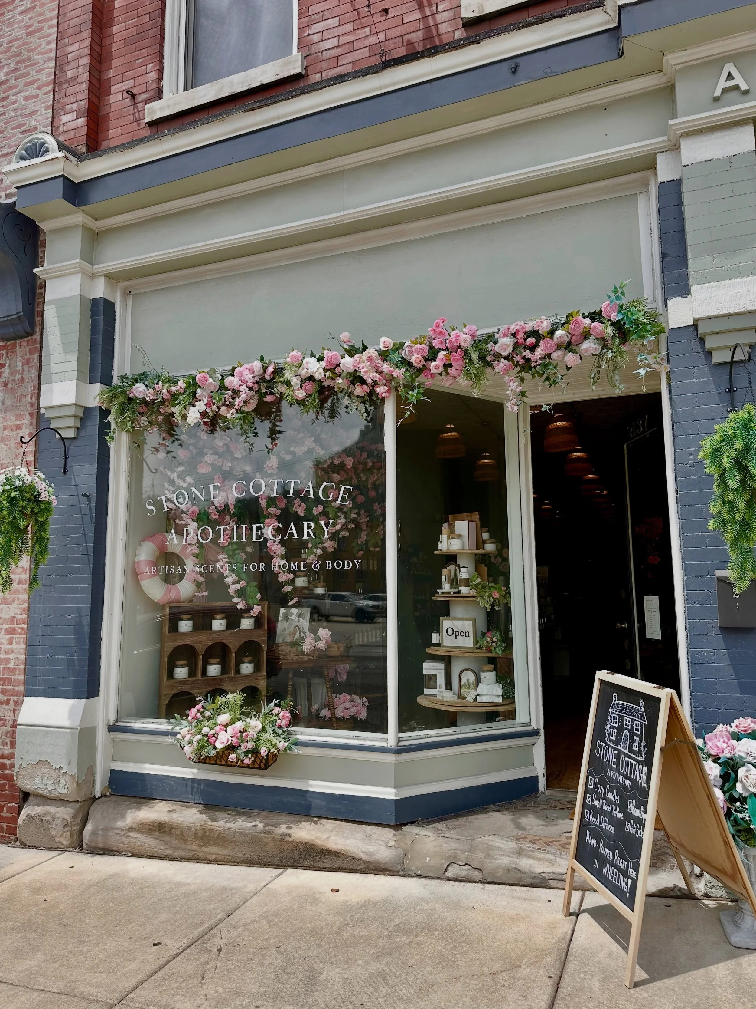 A perfect day to be downtown. 🌸

The Chili Cook-Off is happening, summer break has officially begun, and the shop is filled with all of our favorite summer scents.

Stop in, say hello, and find your scent of the season. 💗

📍Centre Market &bull; Op