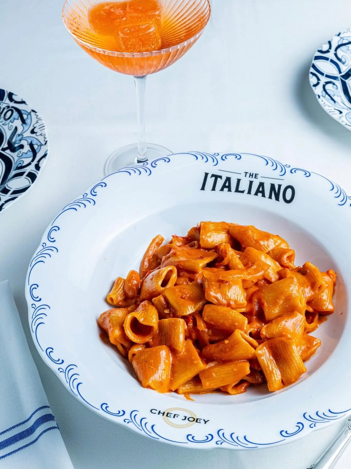 Velvety vodka sauce. A touch of fire. A swirl of pecorino.
And a cocktail that knows your name.🍝🍸
.
.
.
#theitaliano #chefjoeymaggiore #chefjoeyconcepts