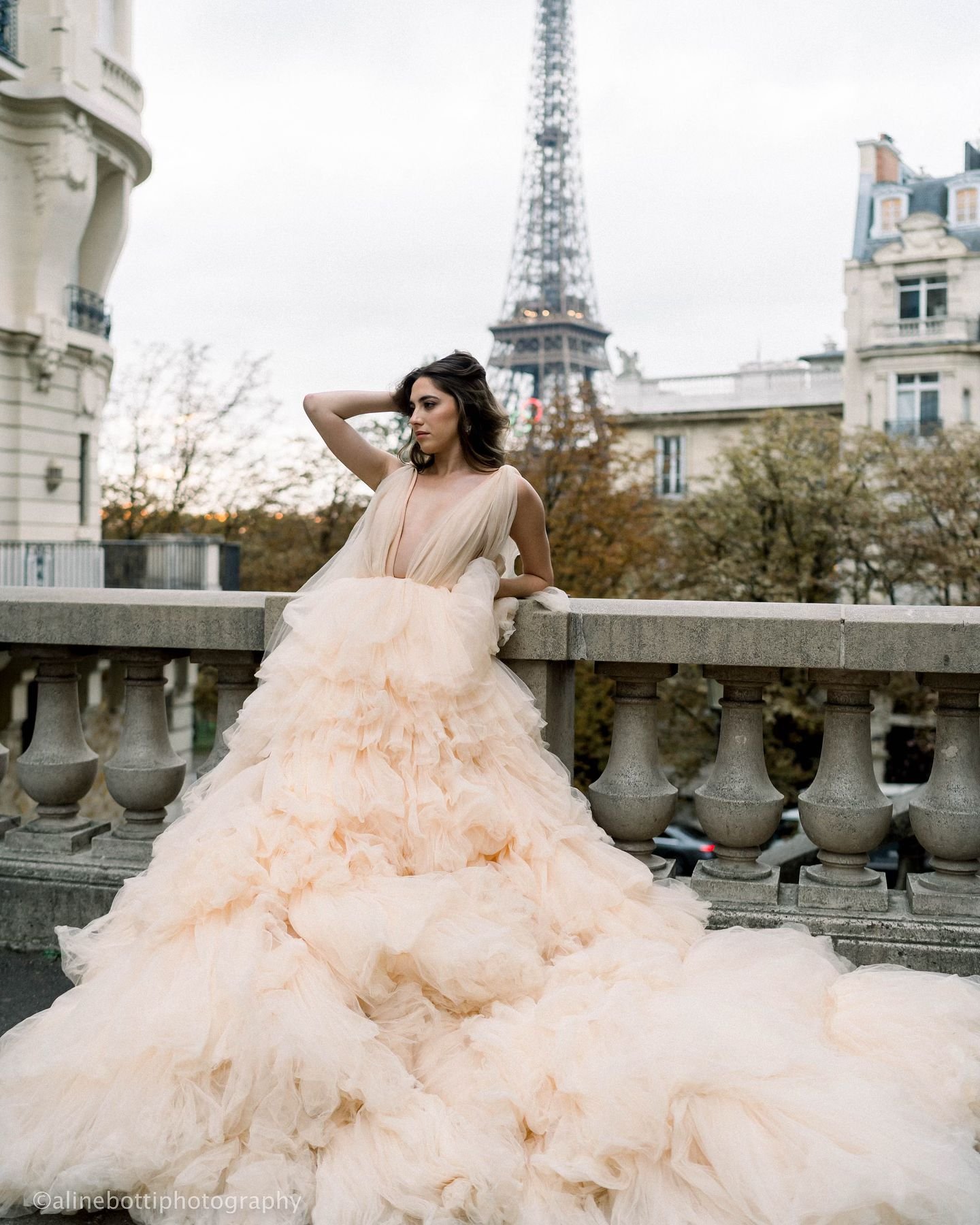 A few more shots from this amazing photoshoot in #Paris ❤️

#weddingphotographers