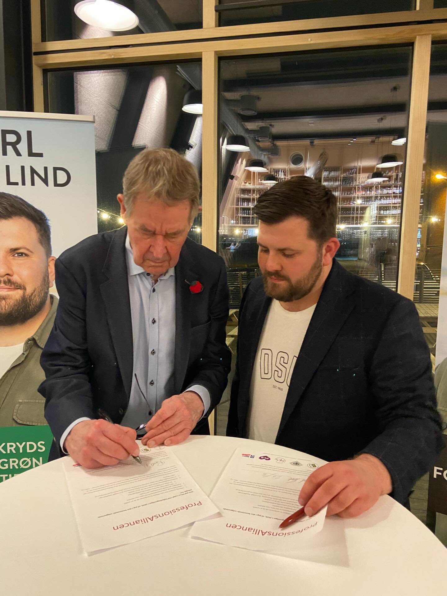 Vi har v&aelig;ret p&aring; gaden med vores lille ProfessionsAlliance og samlet underskrifter fra folketingskandidater - og en enkelt som har lagt det bag sig! 🗳️

Ved du ikke hvem du skal stemme p&aring;, og vil du gerne sikre, at der bliver lyttet