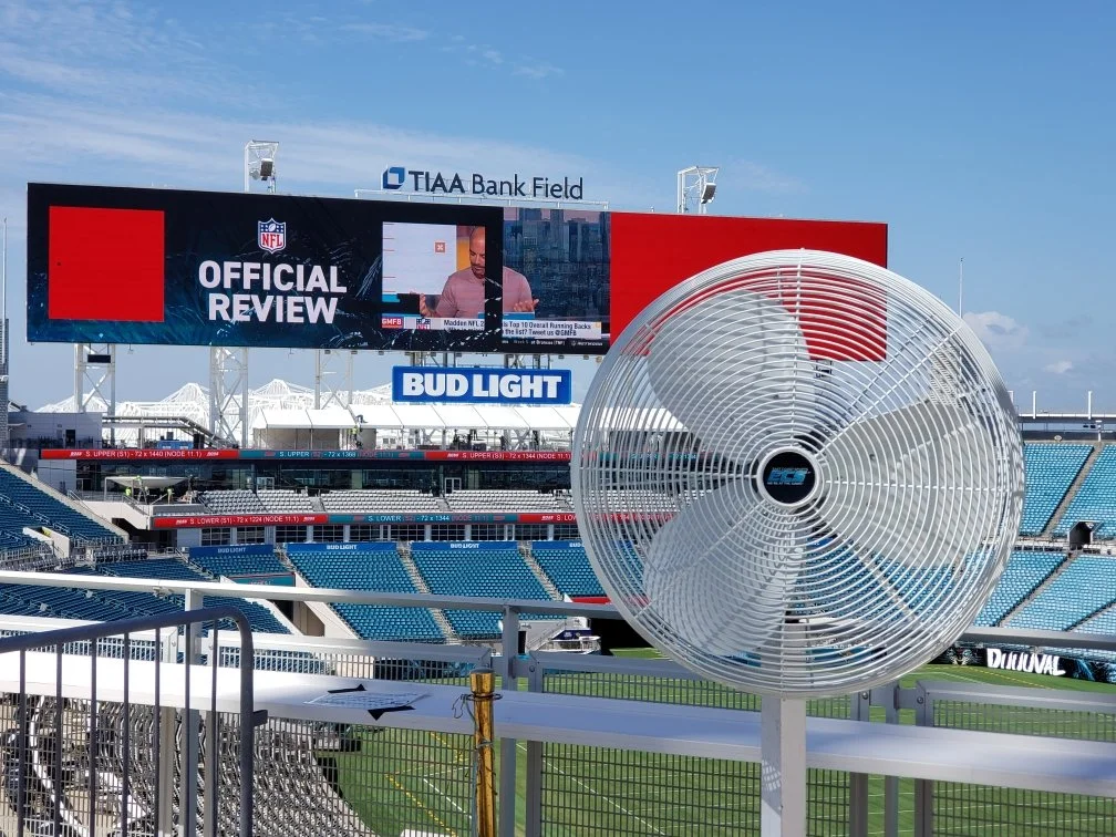 Oranssi carpenter using bench saw