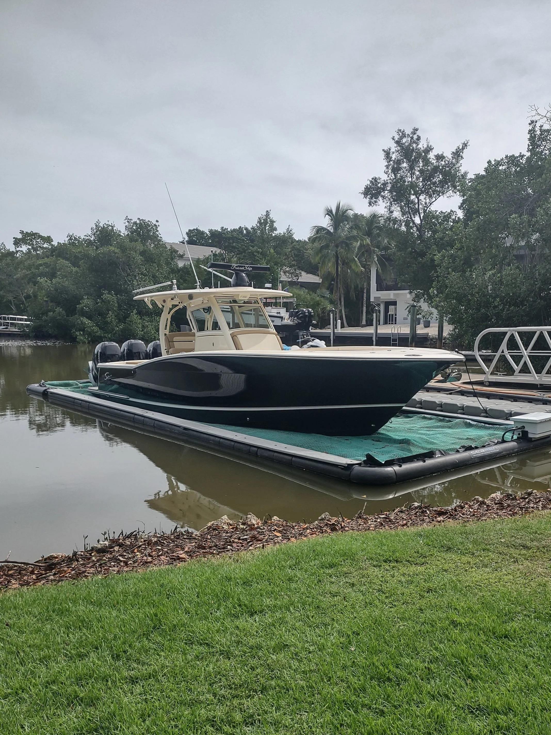 35' Scout in 41x13 Solstice SeaPen, Florida