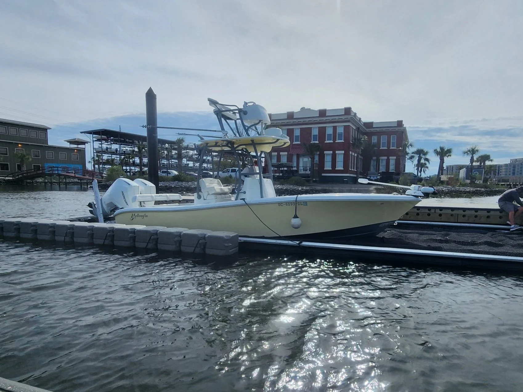 26' Yellowfin in 41x13 Solstice SeaPen, South Carolina