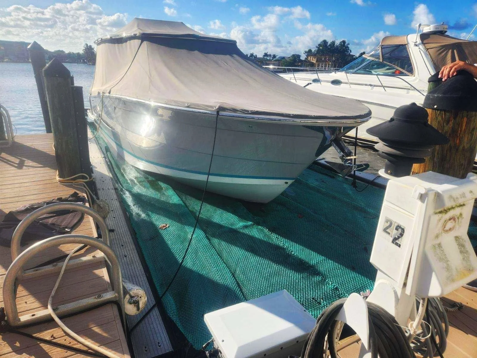 38' SeaRay in 45x15 Solstice SeaPen, South Carolina