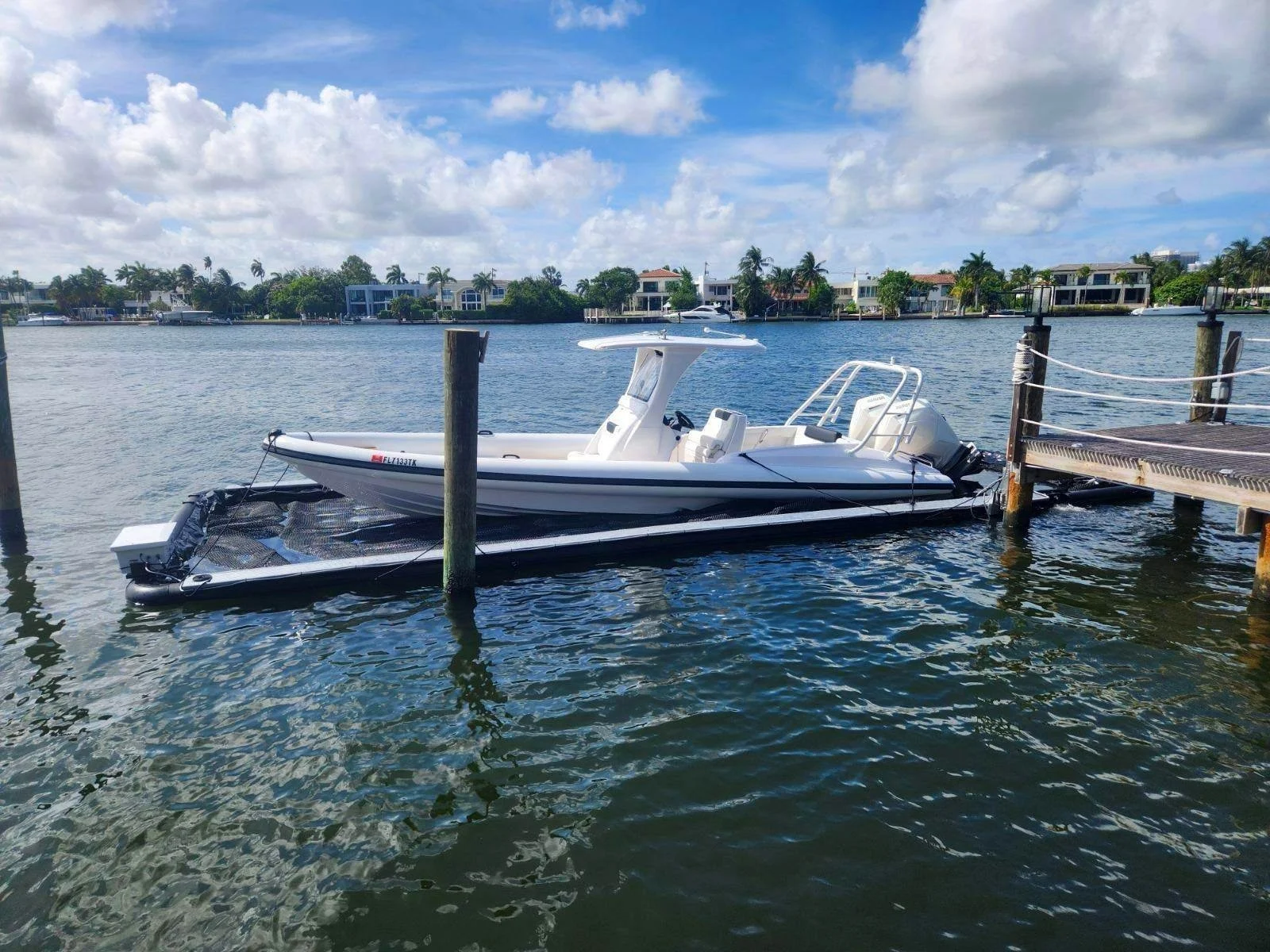 31' AirShip 310 in 37x13 Solstice SeaPen, Florida