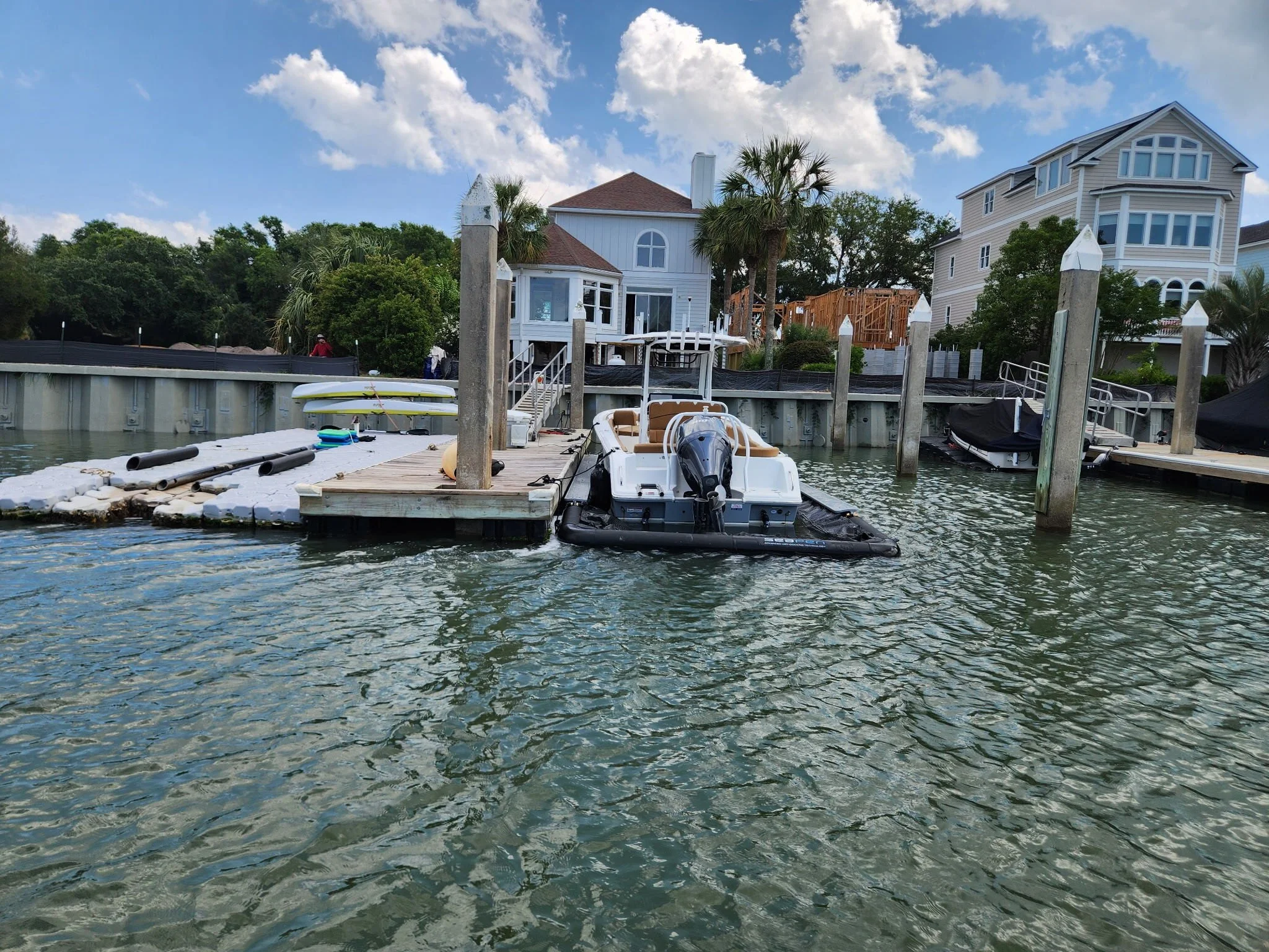 24' Sea Hunt in 28x10 Solstice SeaPen, South Carolina