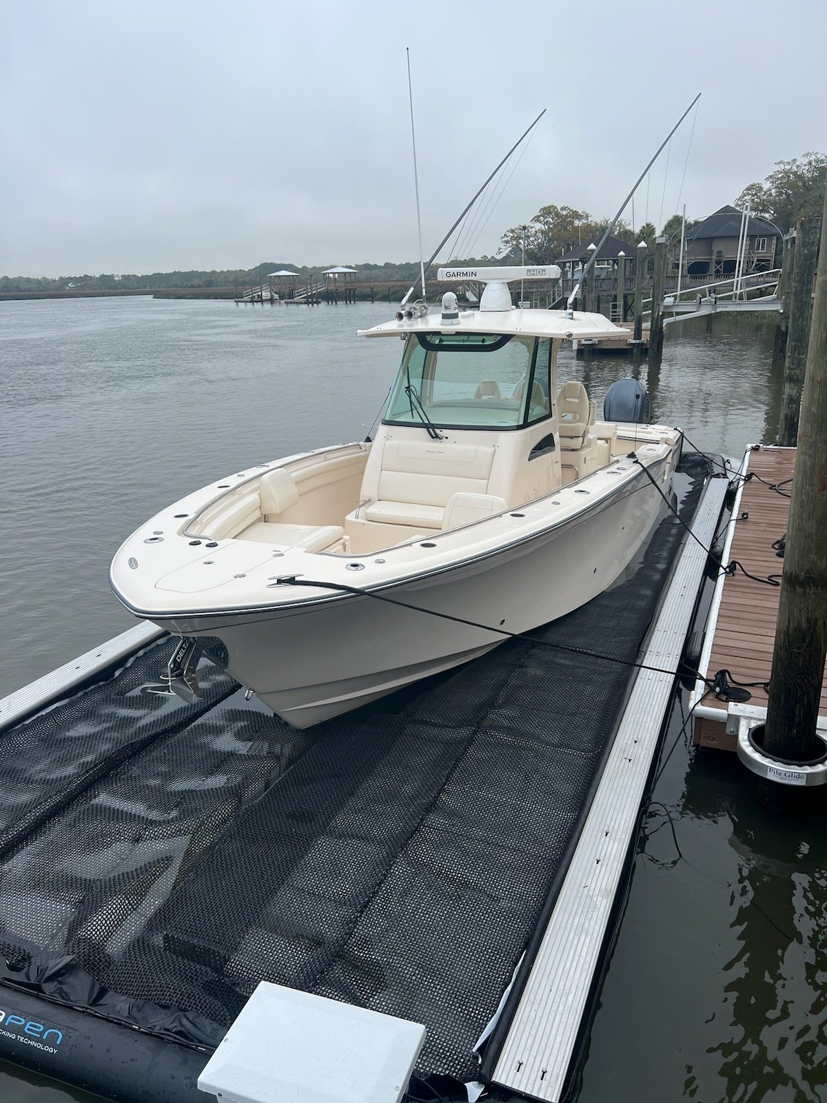 33' Grady White Edisto Island in 41x13 Solstice SeaPen, South Carolina