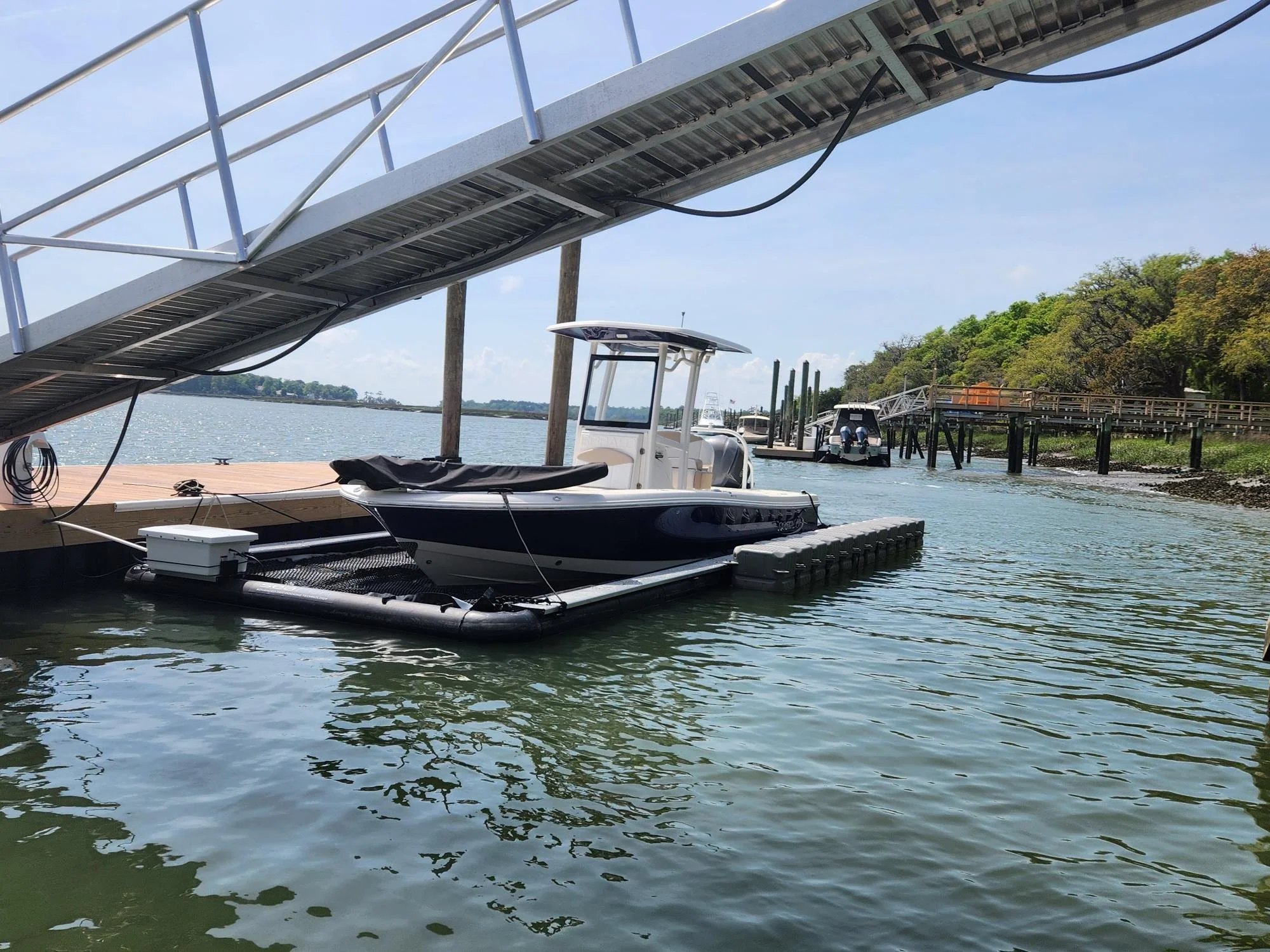 26' Robalo in 31x10 Solstice SeaPen, South Carolina