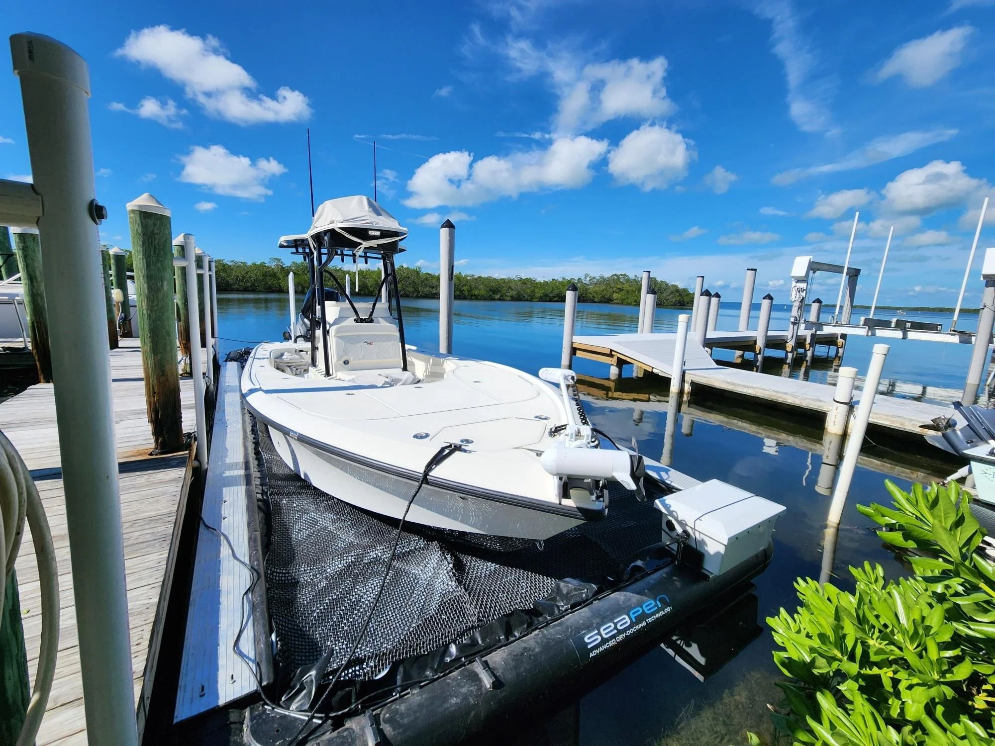 28' SeaVee in 31x10 Solstice SeaPen, Florida