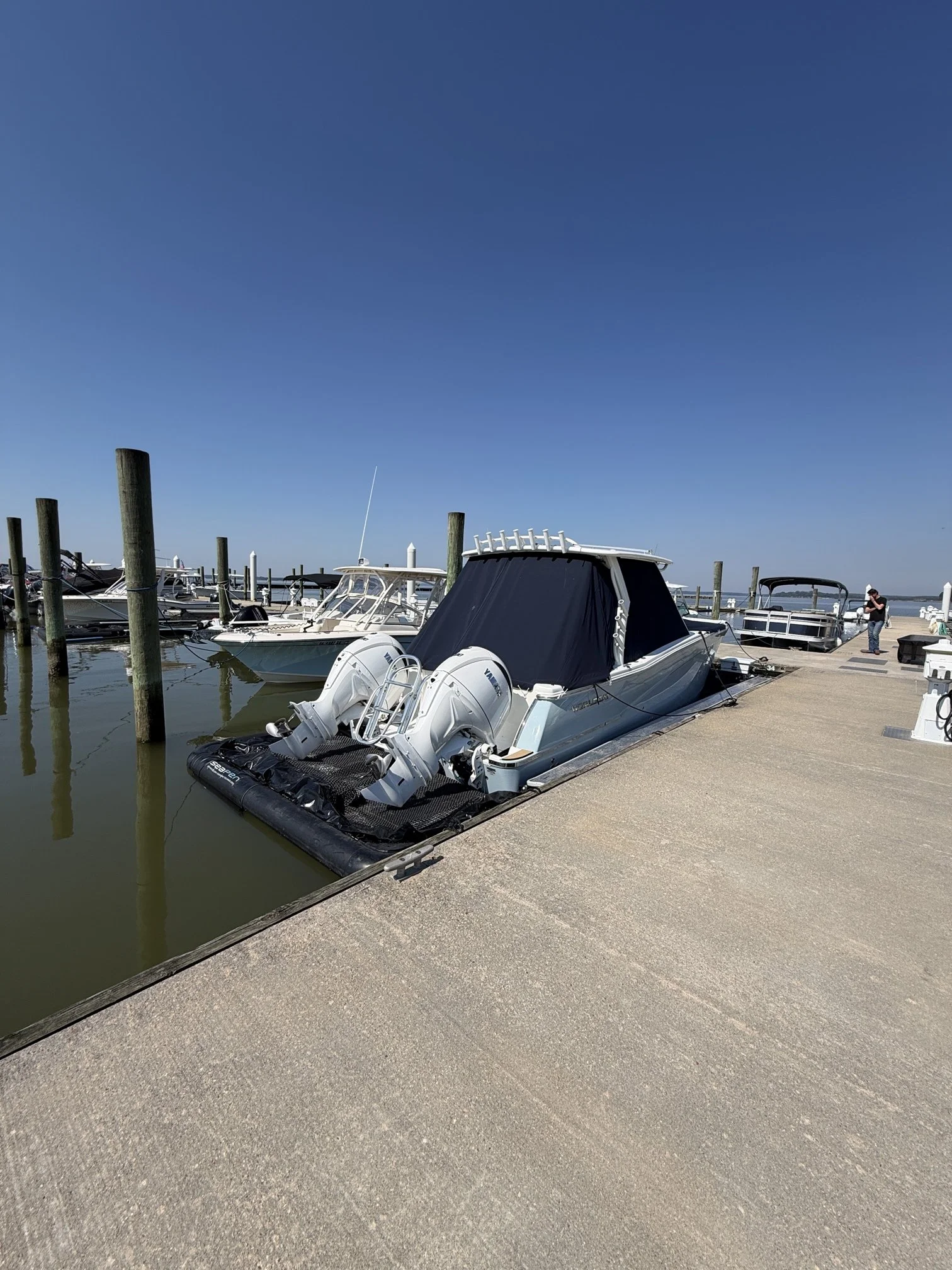 27' World Cat in 35x10 Solstice SeaPen, Williamsburg, Virginia