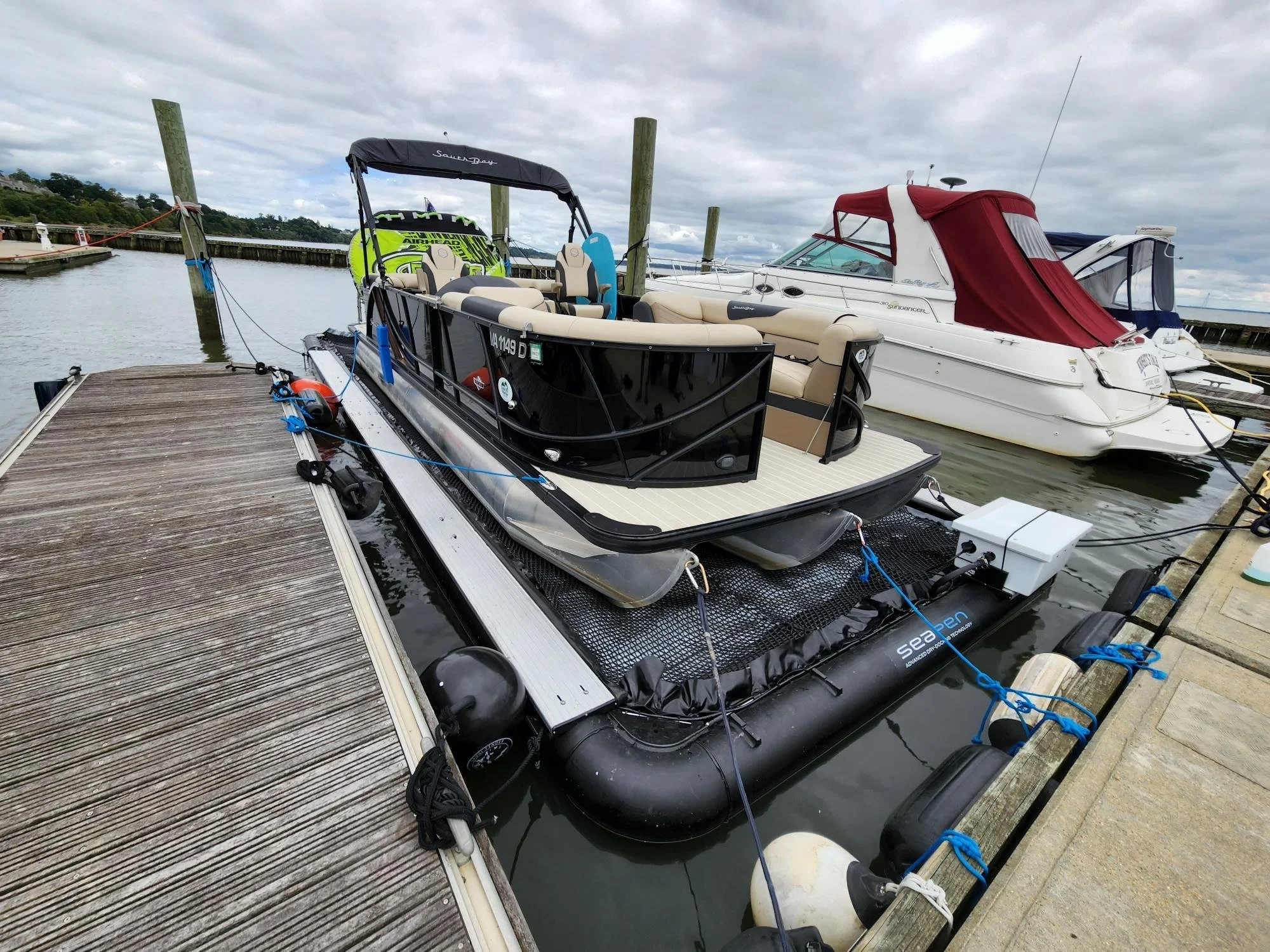 25' Pontoon in 31x10 Solstice SeaPen, Virginia
