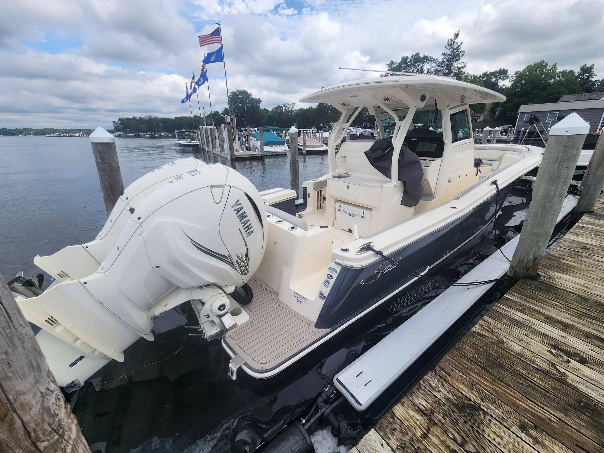 Scout in 45x14 Solstice SeaPen, Wisconsin