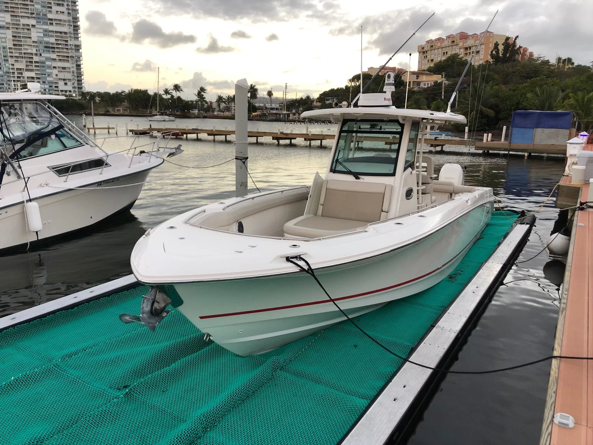 33' Boston Whaler in 41x13 Solstice SeaPen, PR