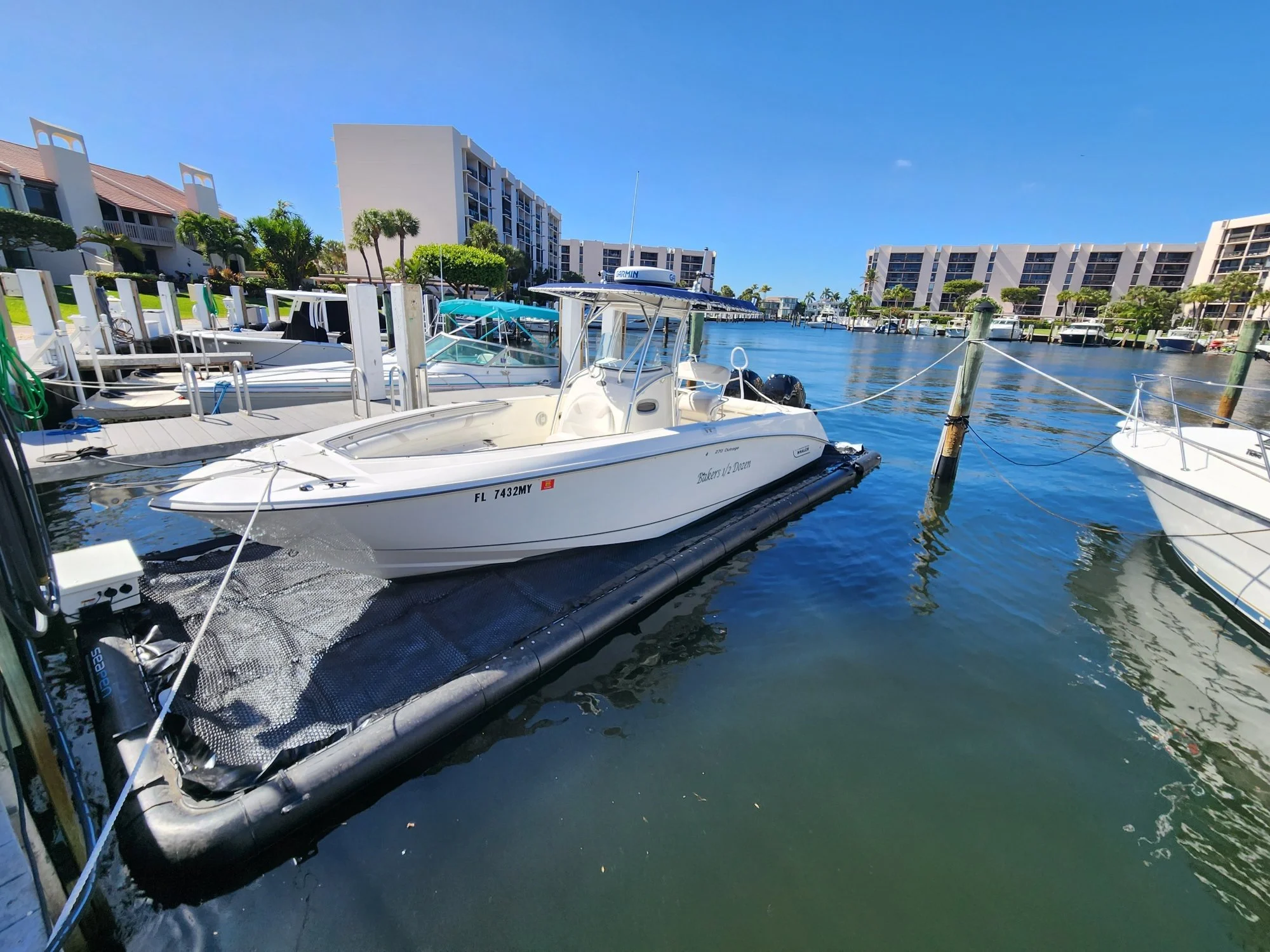 27' Boston Whaler in 31x10 Solstice SeaPen, Florida